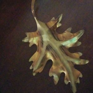 Vintage home interior oak leaves. Very good condition.